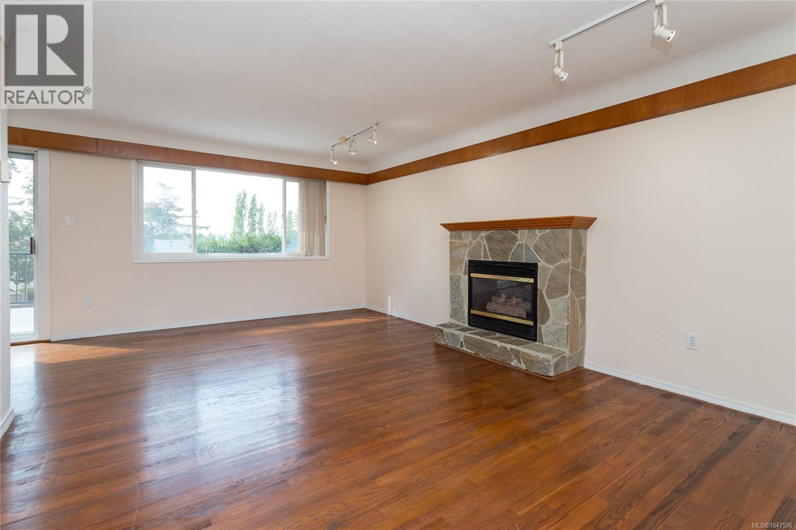 941 Mckenzie Ave, Saanich, British Columbia  V8X 3G8 - Photo 4 - 1047506