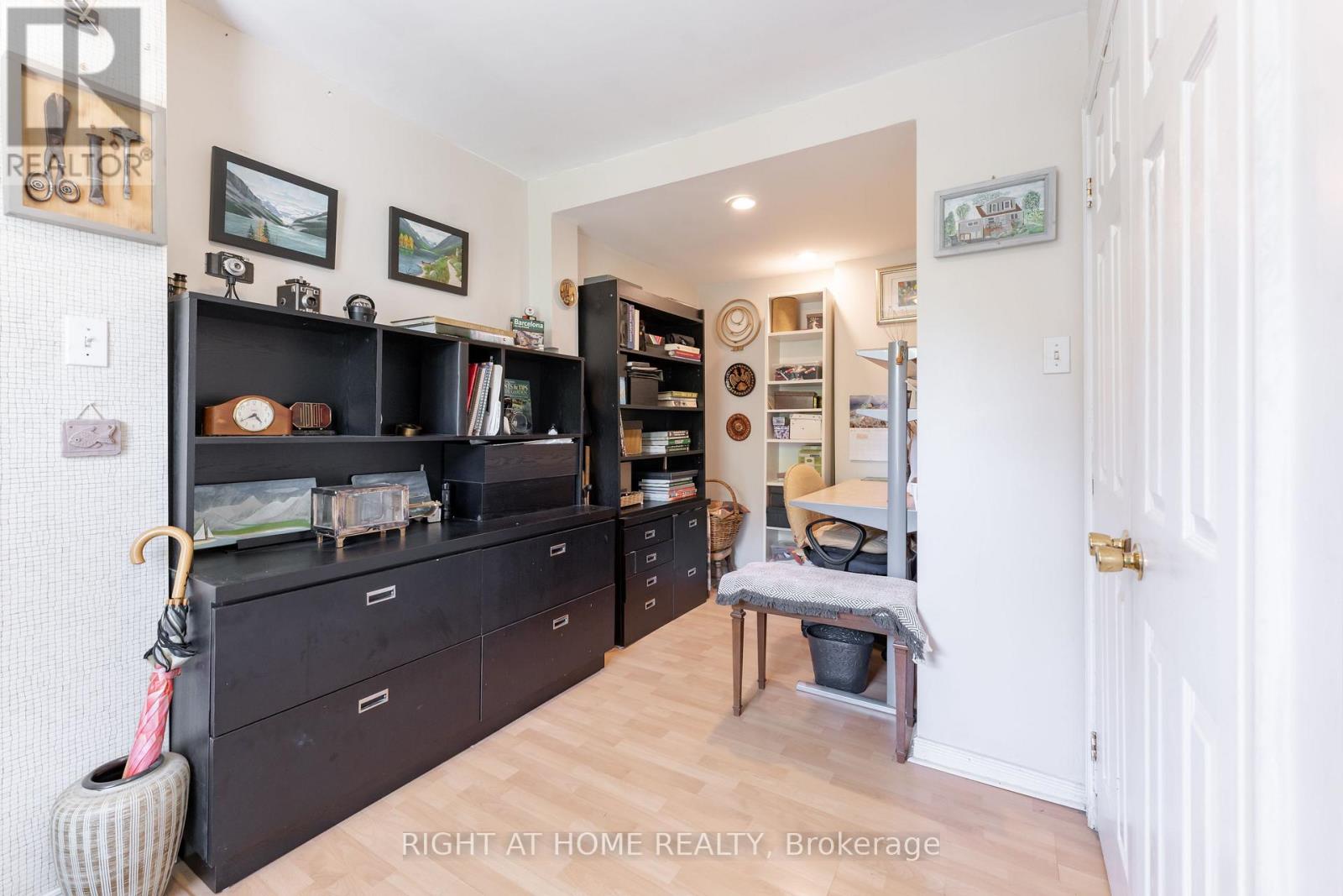 30 Allister Avenue, Toronto, Ontario  M1M 3K9 - Photo 11 - E13563626