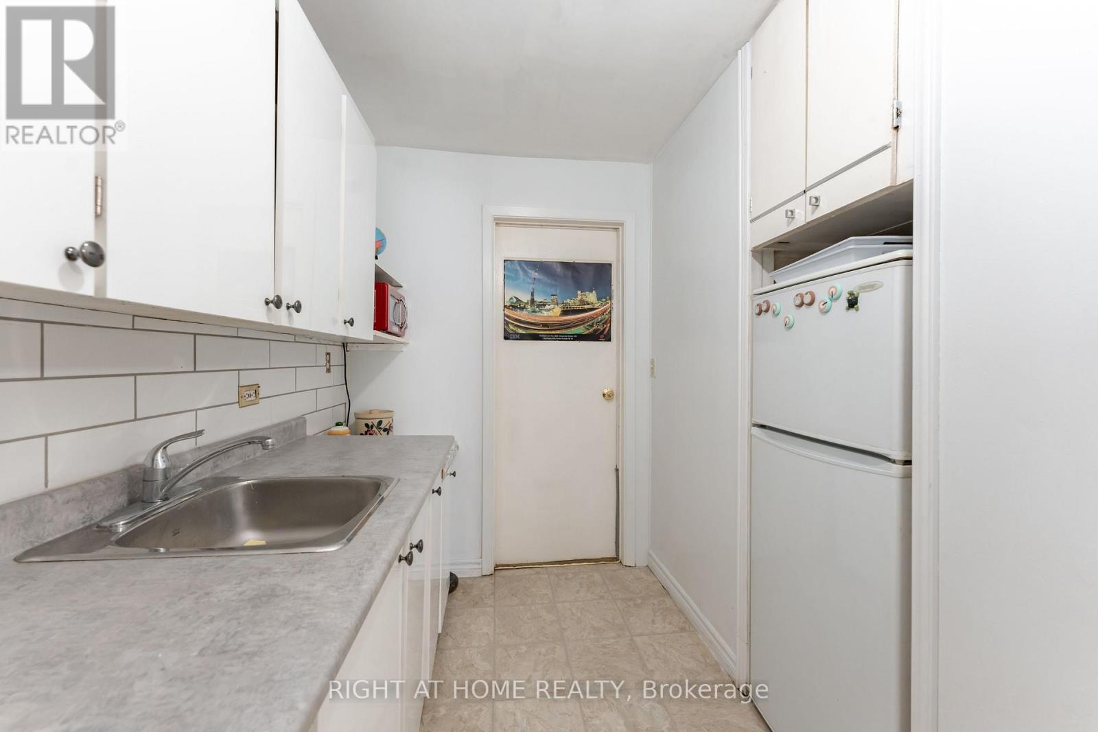 30 Allister Avenue, Toronto, Ontario  M1M 3K9 - Photo 28 - E13563626