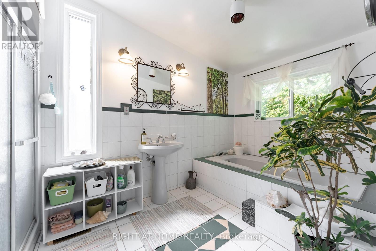 30 Allister Avenue, Toronto, Ontario  M1M 3K9 - Photo 21 - E13563626