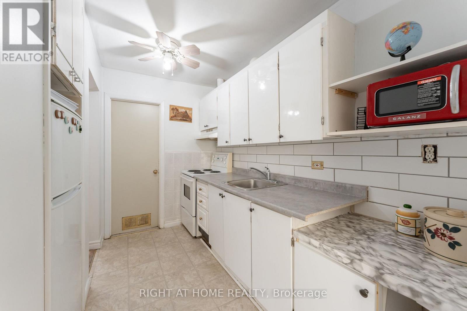 30 Allister Avenue, Toronto, Ontario  M1M 3K9 - Photo 27 - E13563626