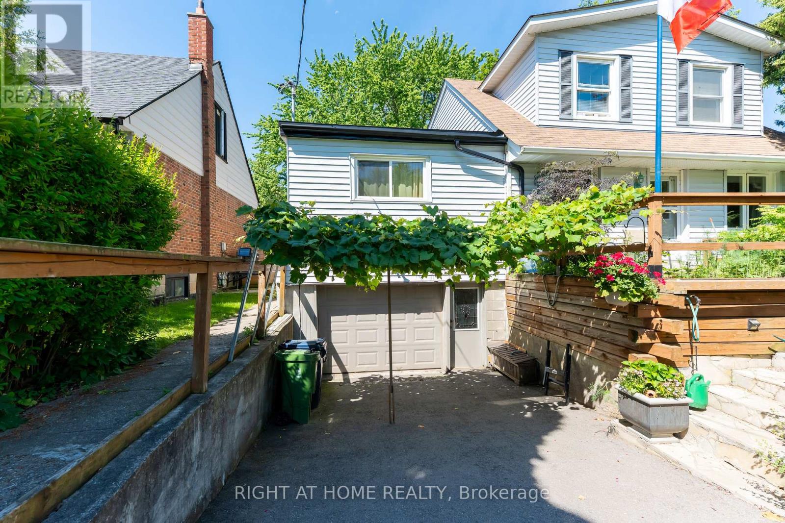 30 Allister Avenue, Toronto, Ontario  M1M 3K9 - Photo 6 - E13563626