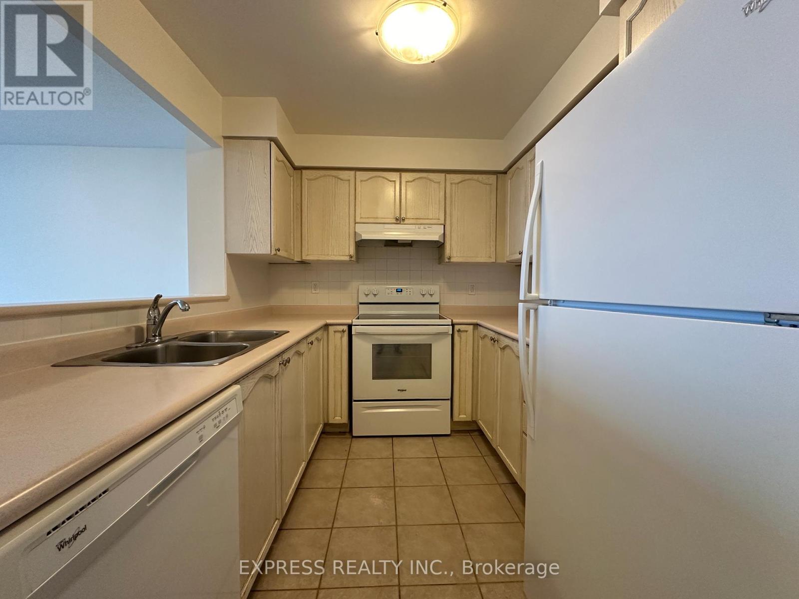 Lph12 - 39 Pemberton Avenue, Toronto, Ontario M2M 4L6 - Photo 3 - C13703386