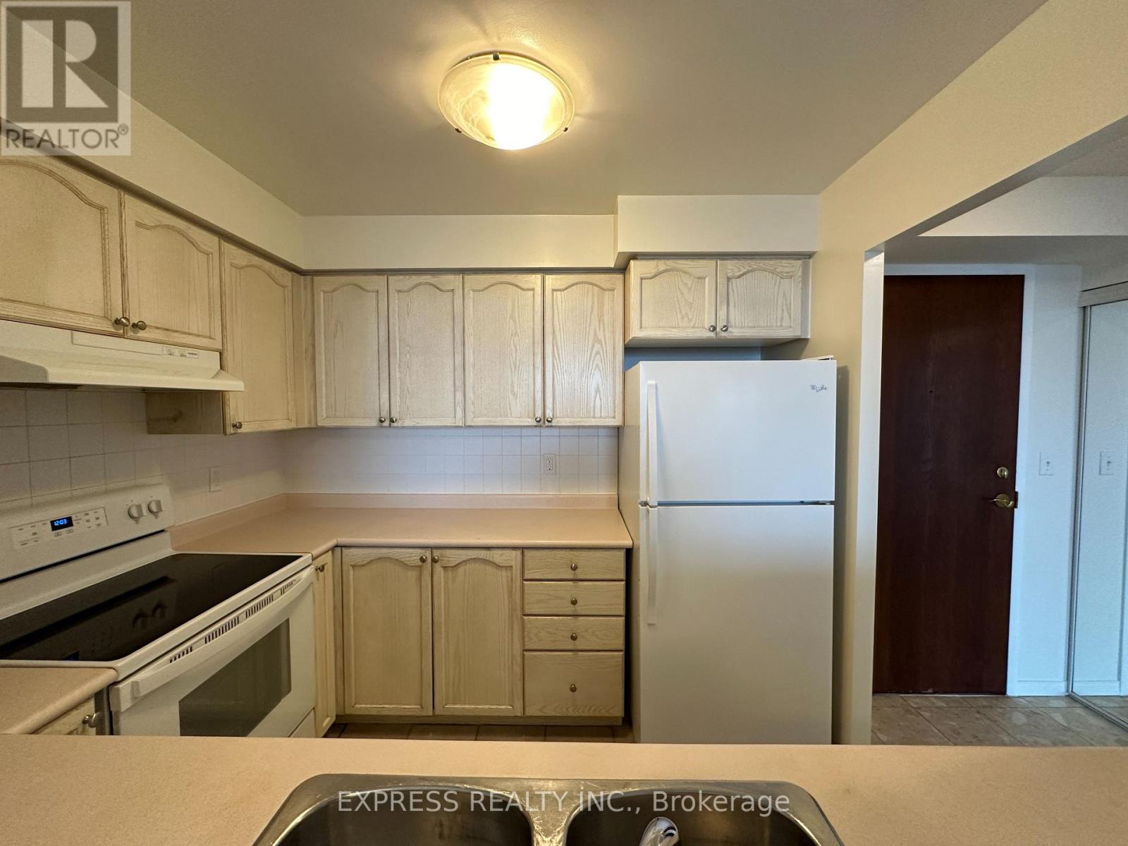 Lph12 - 39 Pemberton Avenue, Toronto, Ontario M2M 4L6 - Photo 4 - C13703386