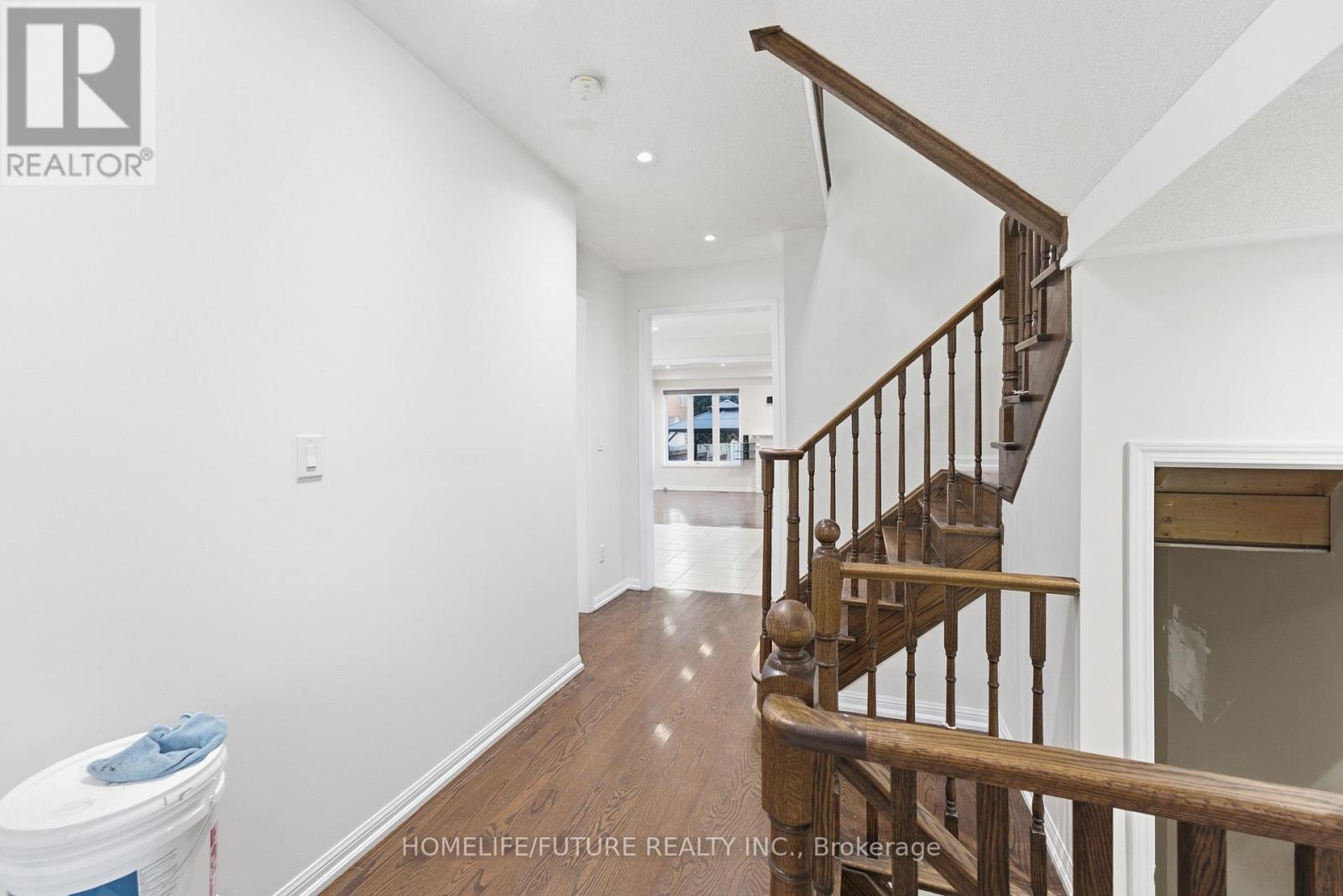 7 Beverton Crescent, Ajax, Ontario L1T 0L8 - Photo 5 - E13703378