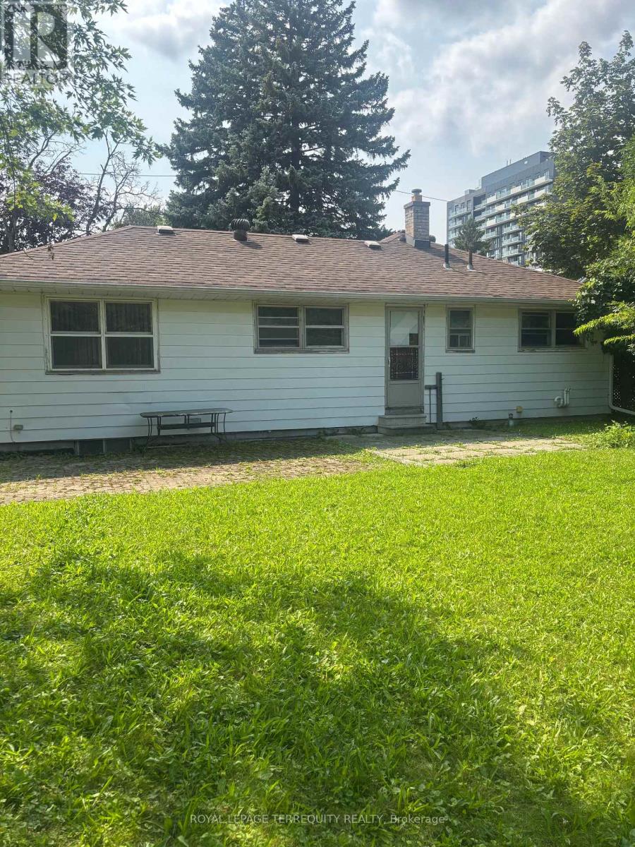 73 Aragon Avenue, Toronto, Ontario M1T 1Y1 - Photo 3 - E13703396