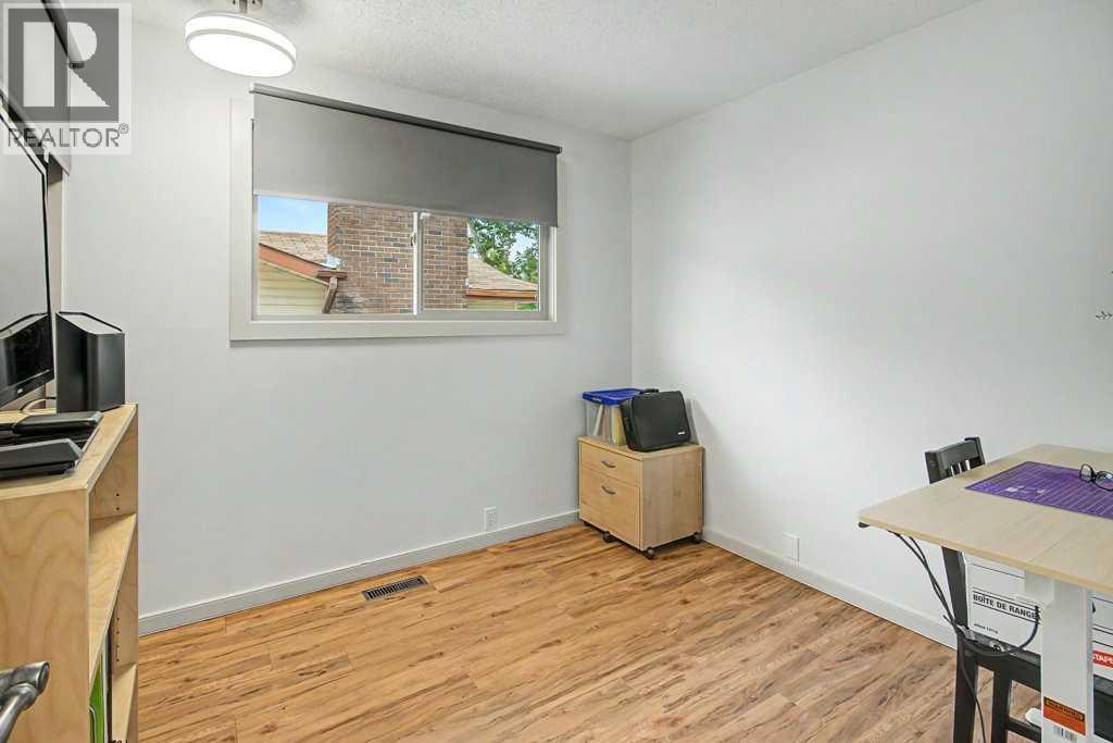 198 Bow Green Crescent NW, Calgary, Alberta  T3B 4R8 - Photo 21 - A2338294