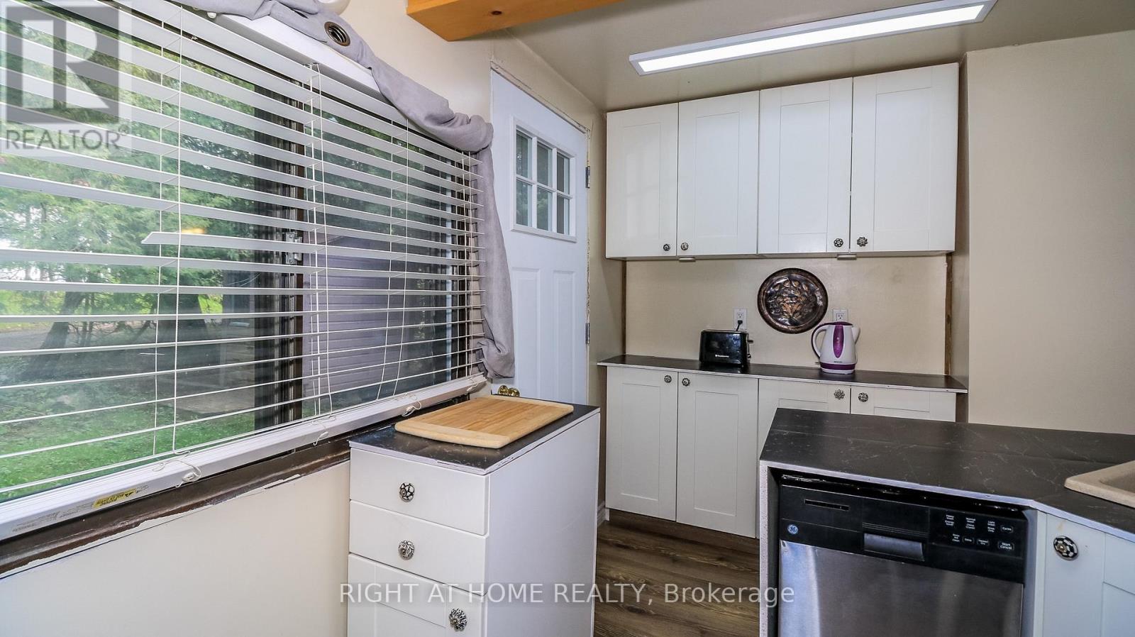 300 Albin Road, Tay, Ontario  L0K 2C0 - Photo 15 - S13703364