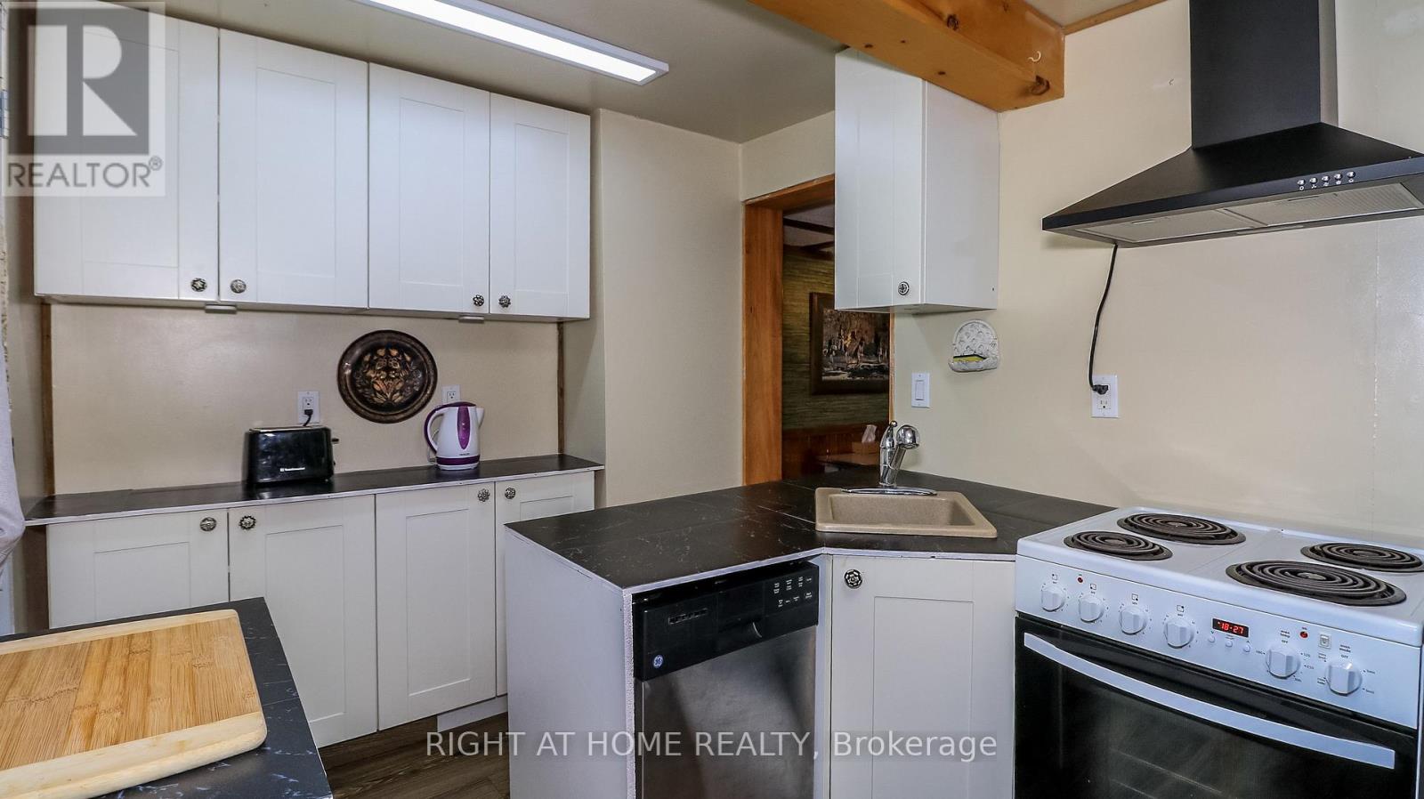300 Albin Road, Tay, Ontario  L0K 2C0 - Photo 16 - S13703364