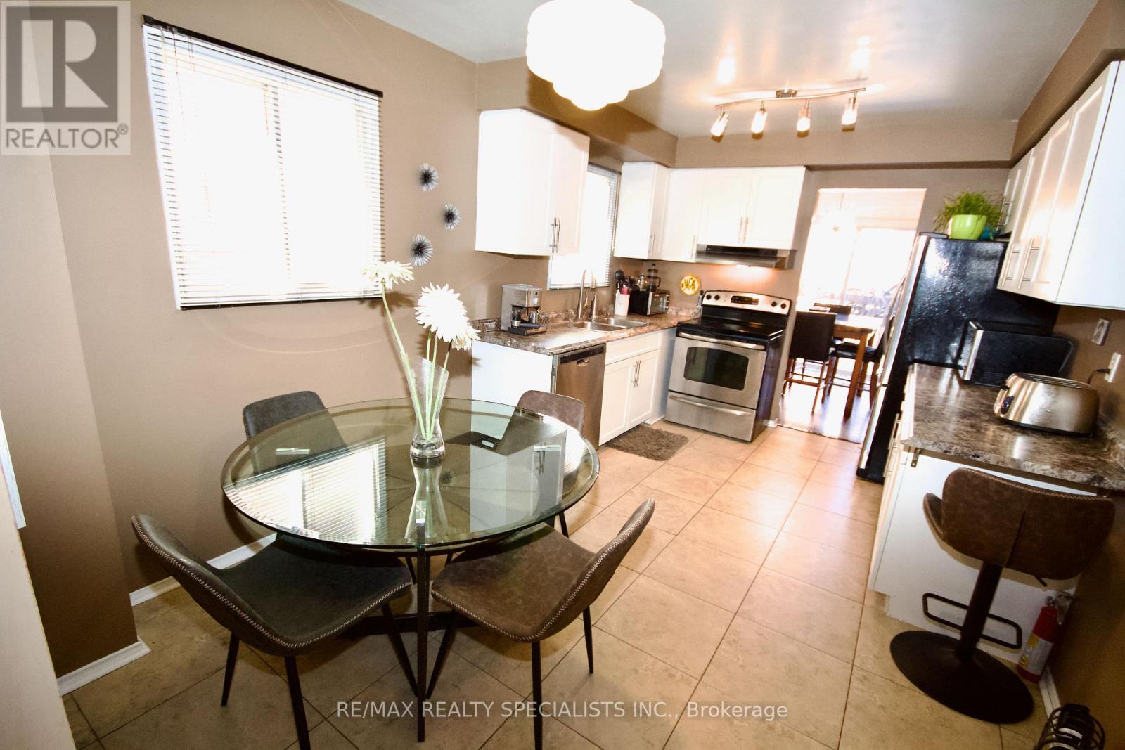 (Short Term) - 3157 Shadetree Drive, Mississauga, Ontario L5N 6P3 - Photo 7 - W13703354