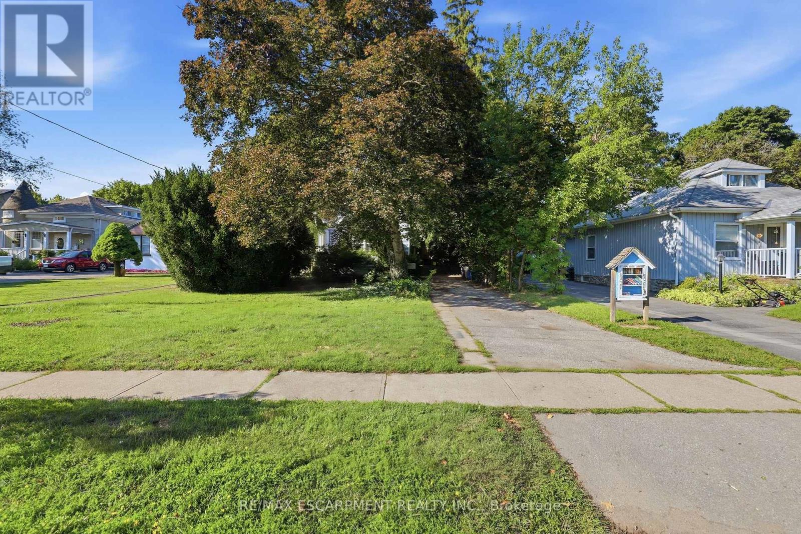 152 Commercial Street, Milton, Ontario  L9T 2J2 - Photo 2 - W13703380