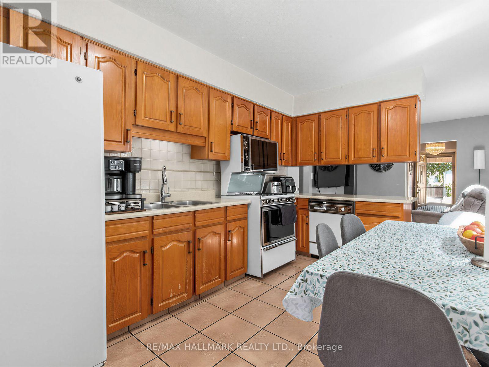 297 Strathmore Boulevard, Toronto, Ontario  M4J 1P9 - Photo 16 - E13691926