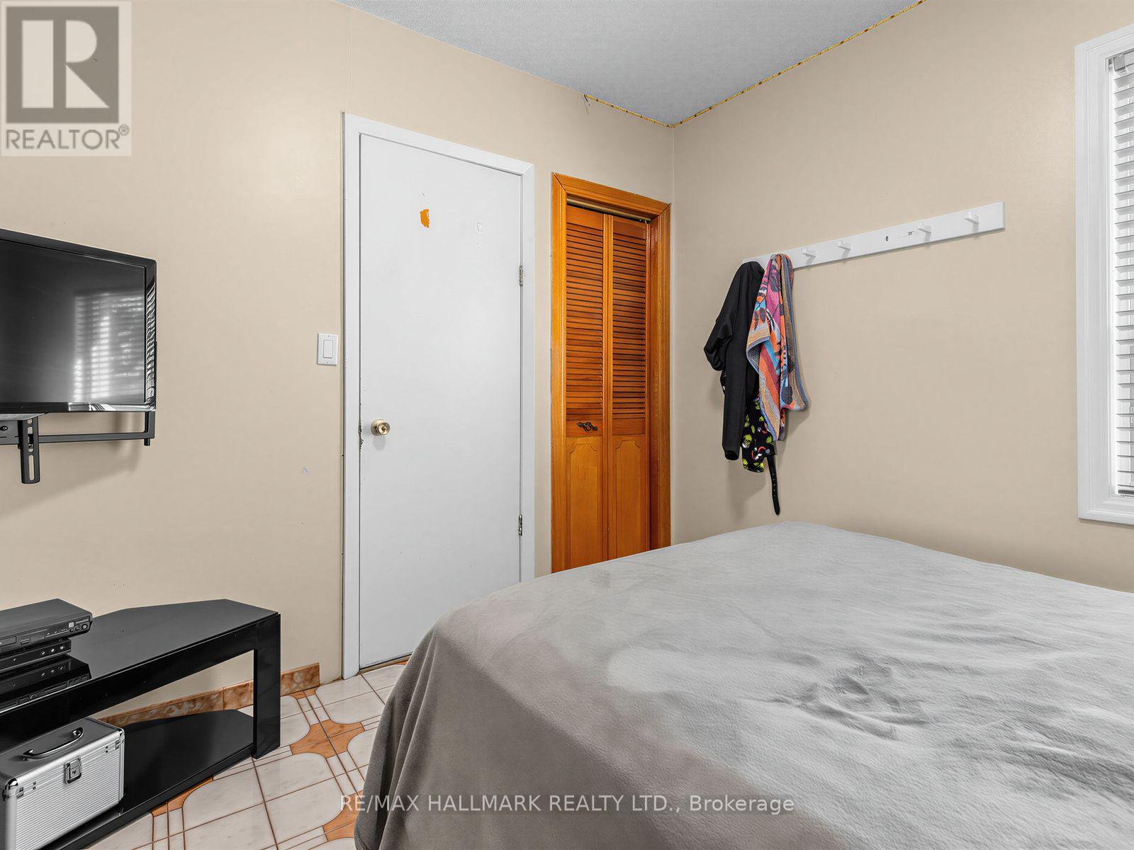 297 Strathmore Boulevard, Toronto, Ontario  M4J 1P9 - Photo 19 - E13691926