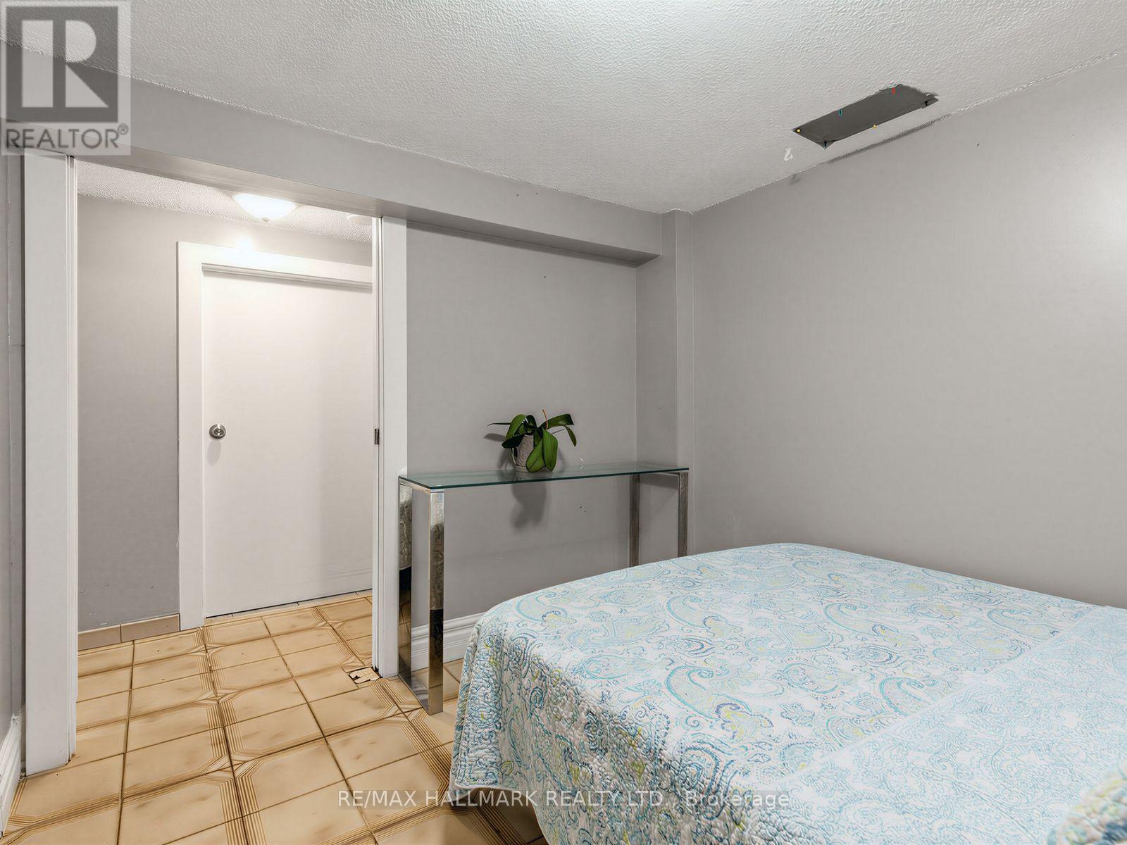 297 Strathmore Boulevard, Toronto, Ontario  M4J 1P9 - Photo 30 - E13691926