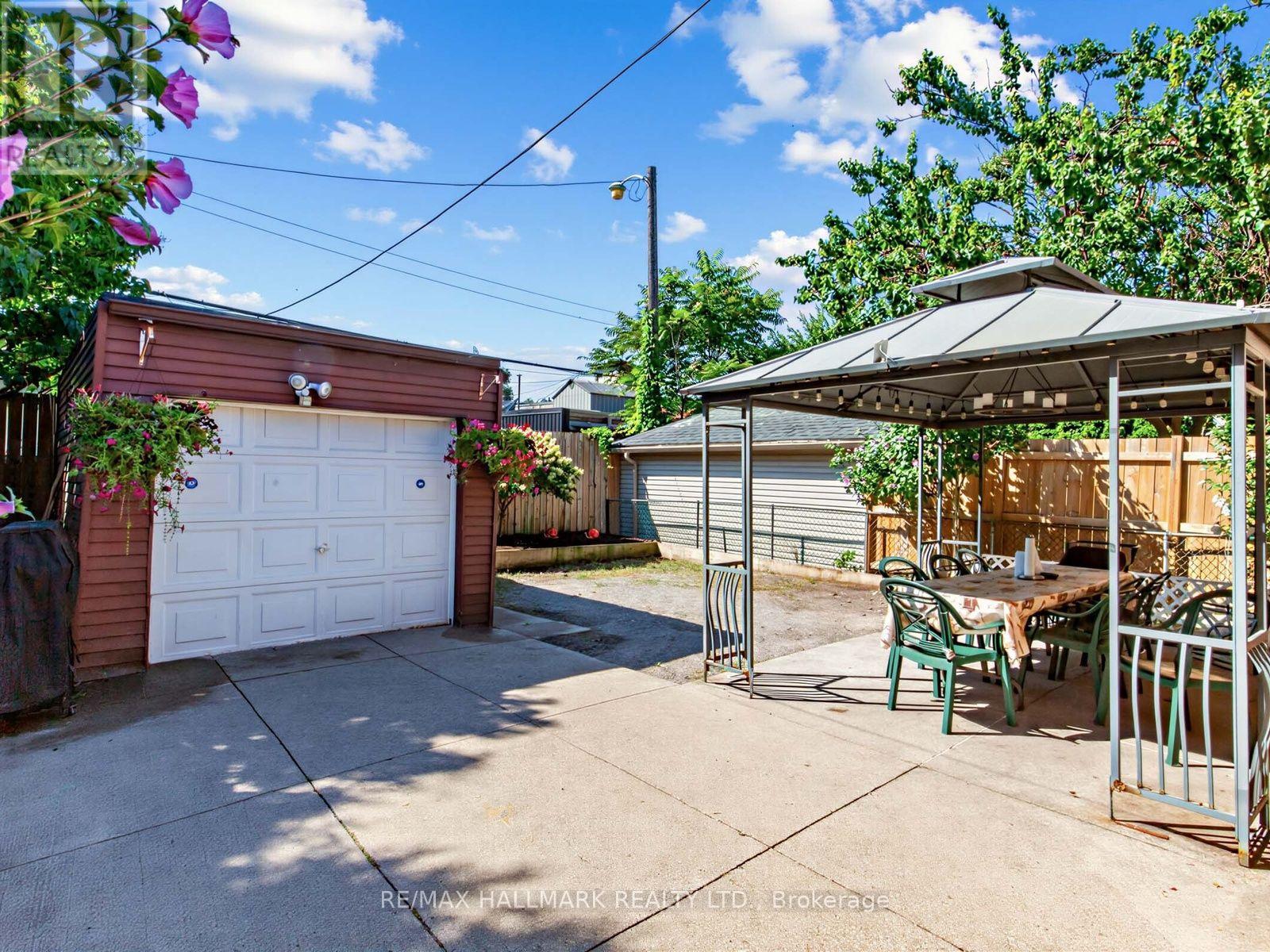 297 Strathmore Boulevard, Toronto, Ontario  M4J 1P9 - Photo 36 - E13691926