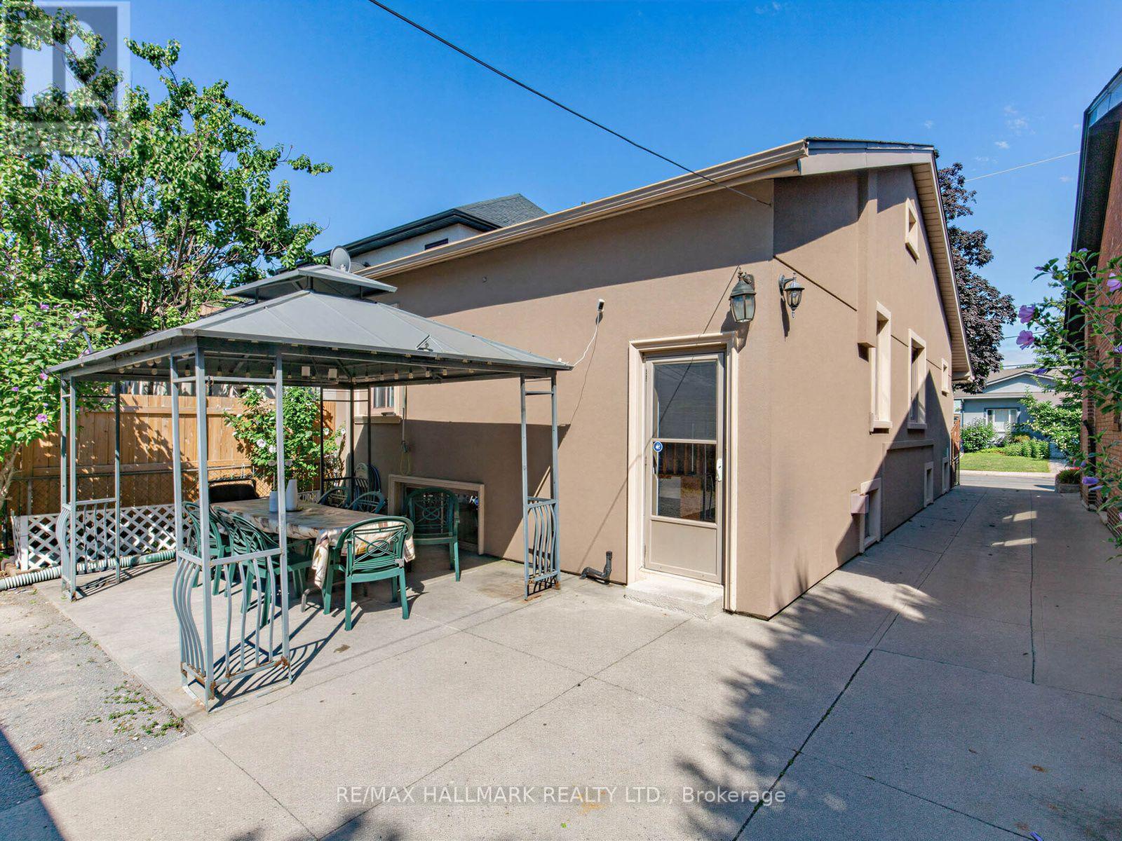 297 Strathmore Boulevard, Toronto, Ontario  M4J 1P9 - Photo 38 - E13691926