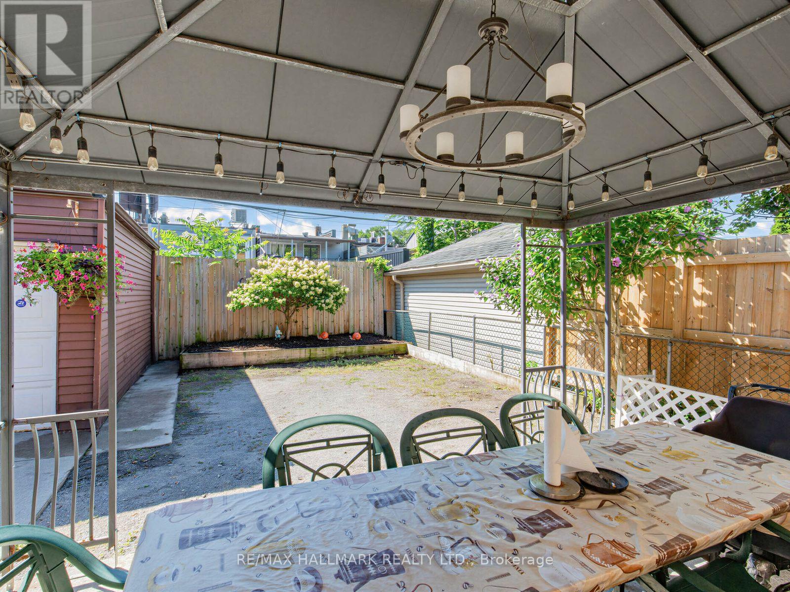 297 Strathmore Boulevard, Toronto, Ontario  M4J 1P9 - Photo 39 - E13691926