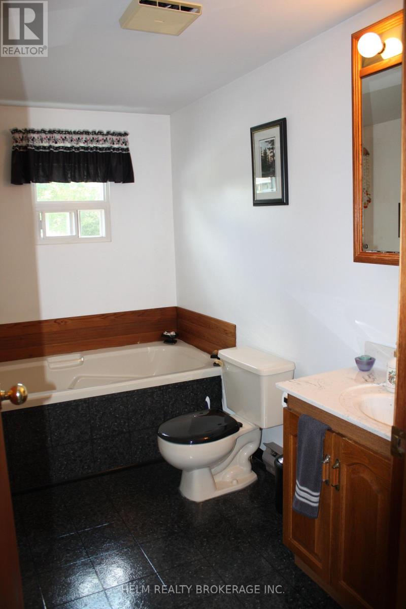 104 Church Street, Bonfield, Ontario  P0H 1E0 - Photo 9 - X13703372