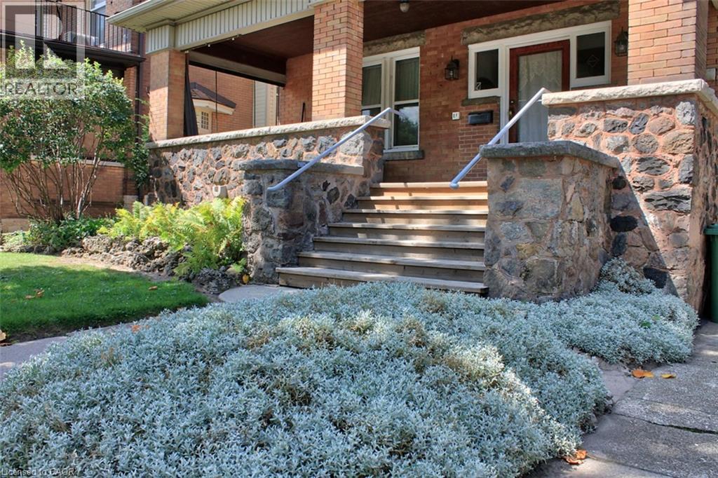 22 Blake Street, Hamilton, Ontario  L8M 2S5 - Photo 4 - 40857679