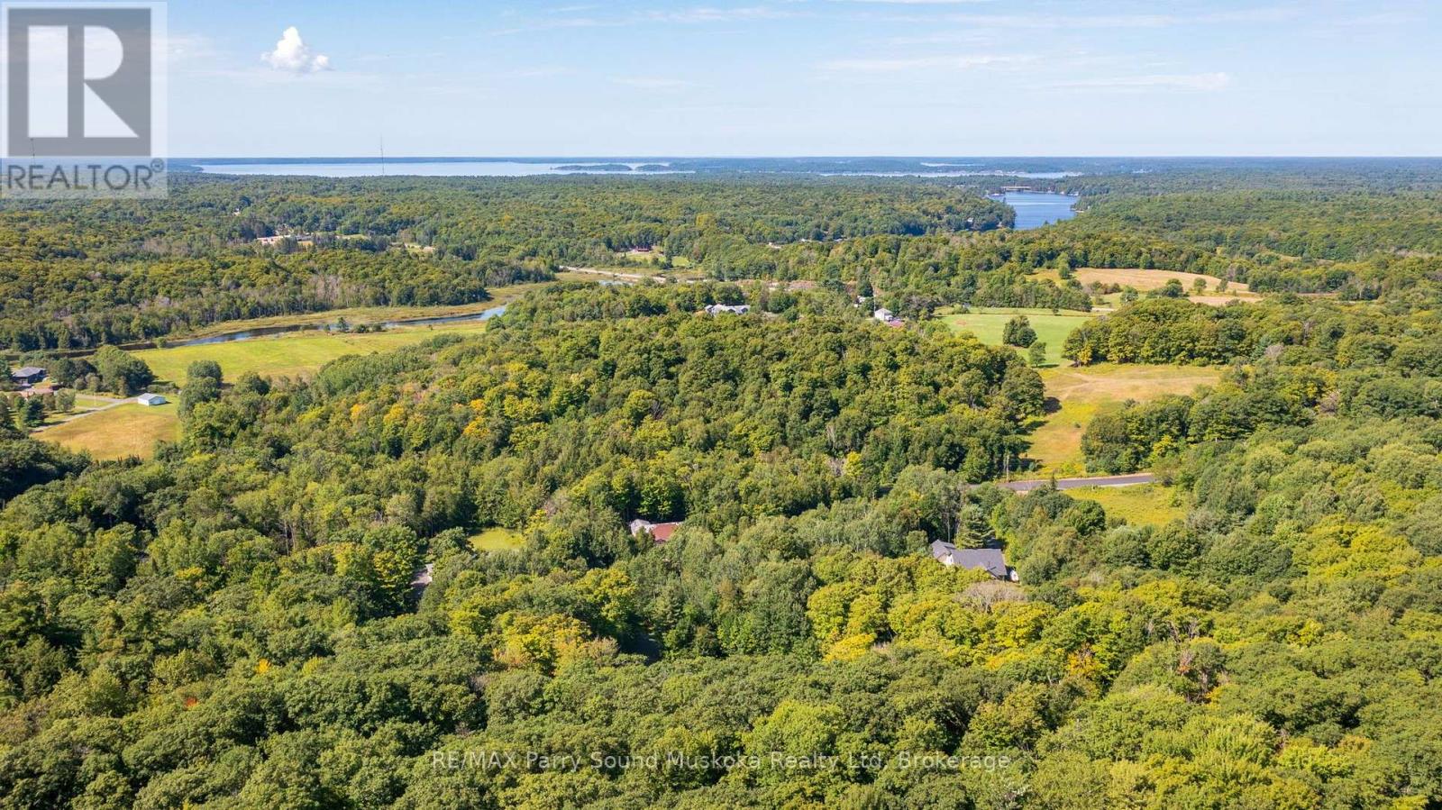 4 Mountain Basin Drive, Mcdougall, Ontario  P2A 2W9 - Photo 5 - X13703398