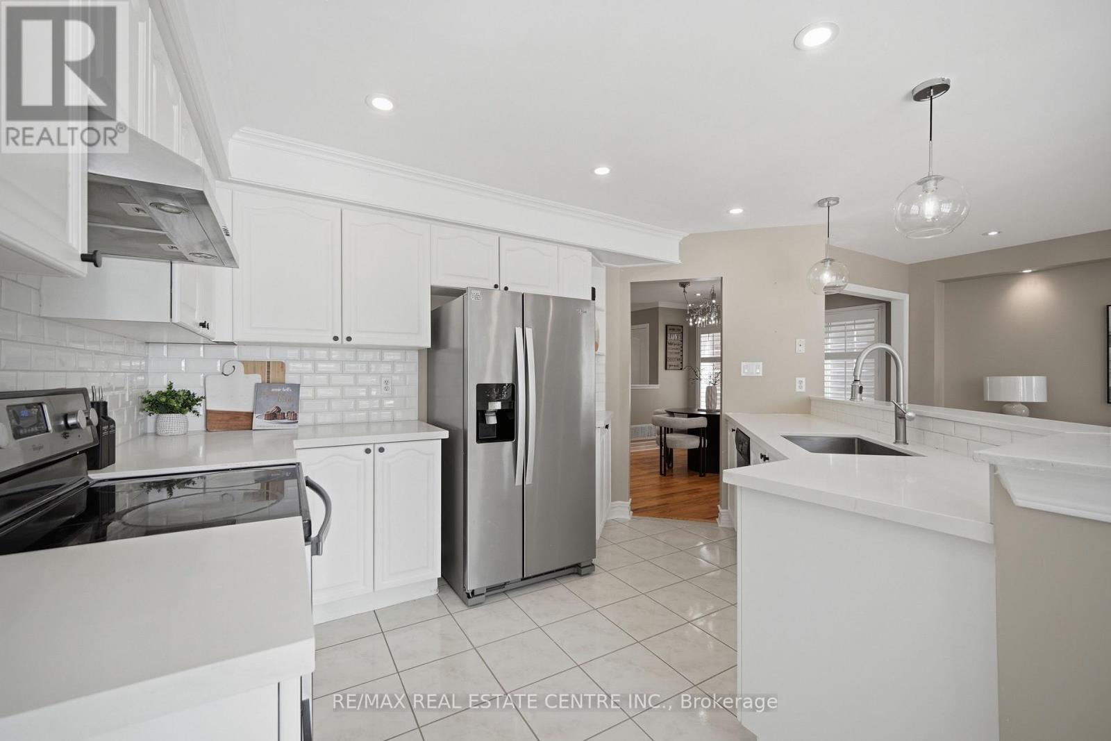 215 Willowbrook Drive, Whitby, Ontario  L1R 2Y7 - Photo 15 - E13703412