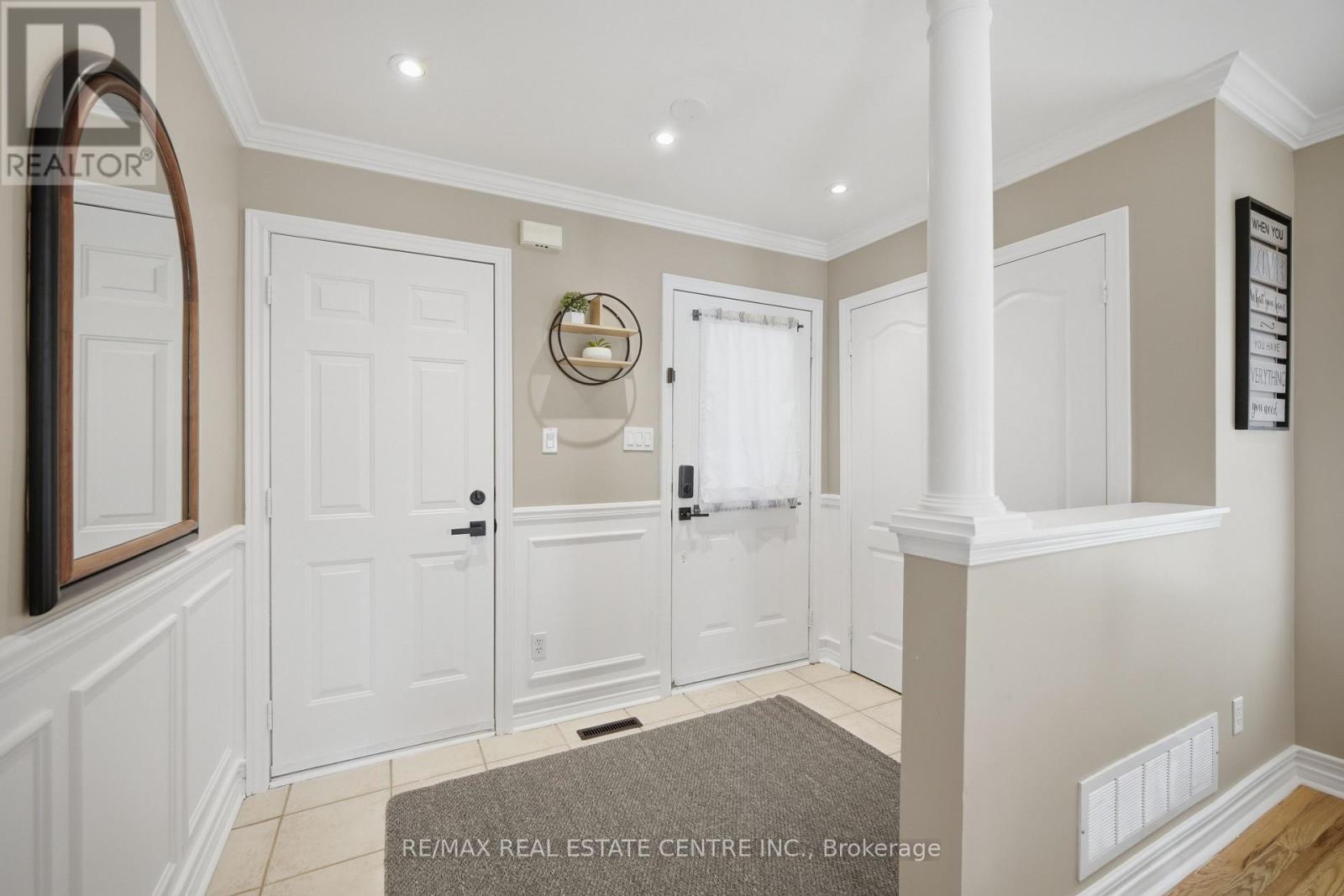 215 Willowbrook Drive, Whitby, Ontario  L1R 2Y7 - Photo 6 - E13703412