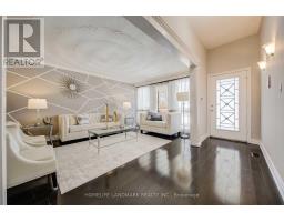 2 CRAYFORD DRIVE, Toronto, Ontario
