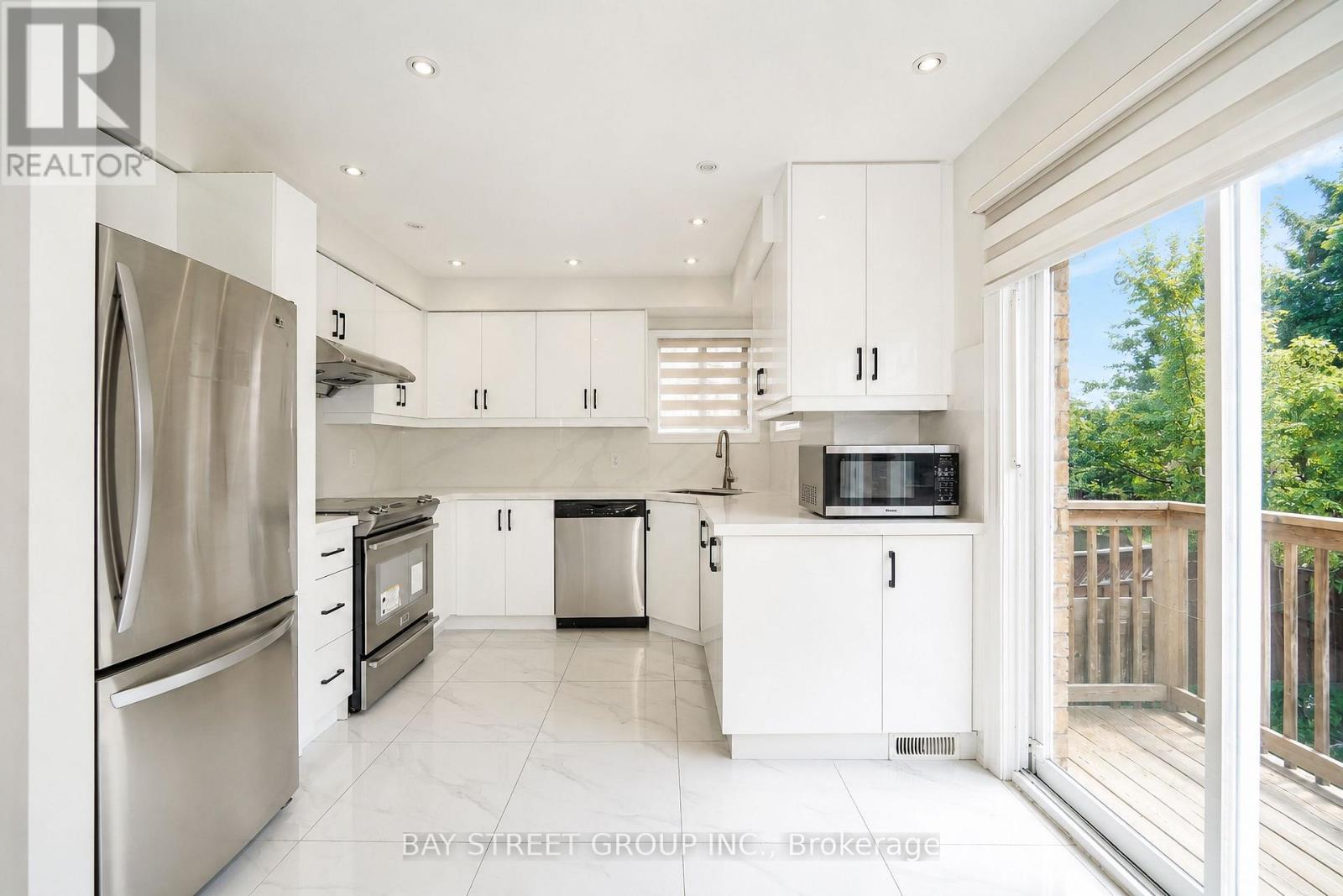 72 Purcell Crescent, Vaughan (Maple), Ontario  L6A 3C6 - Photo 14 - N13703432