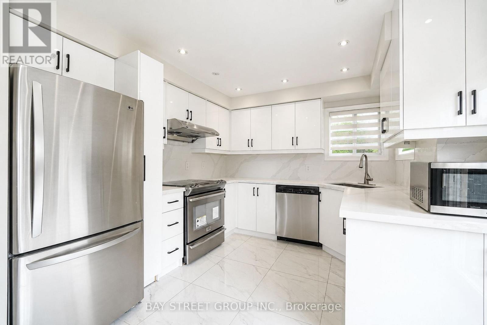 72 Purcell Crescent, Vaughan (Maple), Ontario  L6A 3C6 - Photo 15 - N13703432