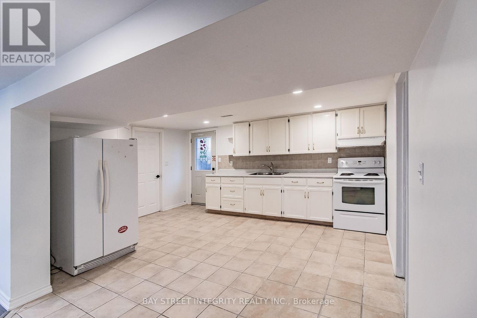 Basement 448 Fernleigh Circle S, Richmond Hill (Crosby), Ontario  L4C 1E6 - Photo 3 - N13703442