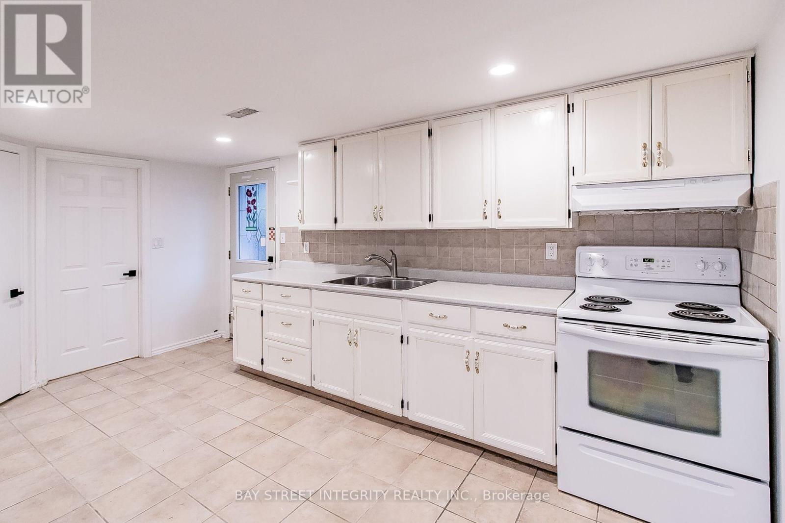 Basement 448 Fernleigh Circle S, Richmond Hill (Crosby), Ontario  L4C 1E6 - Photo 4 - N13703442