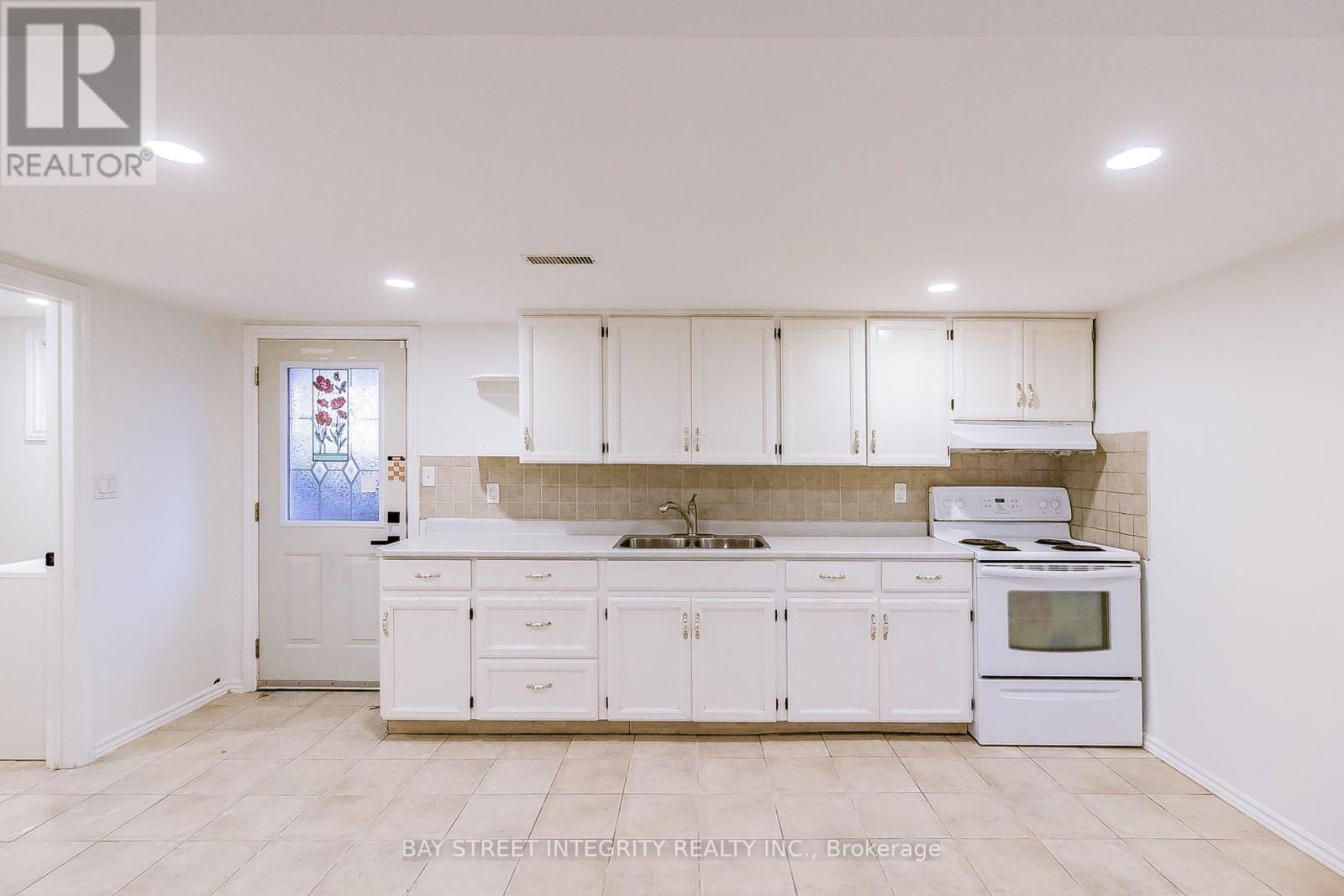 Basement 448 Fernleigh Circle S, Richmond Hill (Crosby), Ontario  L4C 1E6 - Photo 6 - N13703442