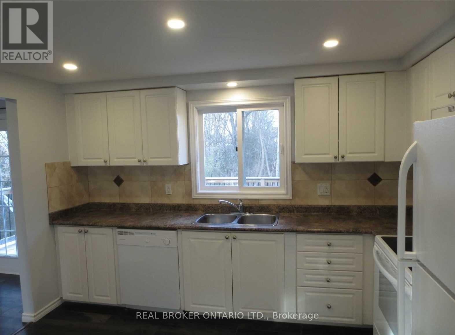 Upper - 18 Chippawa Court, Barrie (North Shore), Ontario  L4M 5N8 - Photo 13 - S13703418