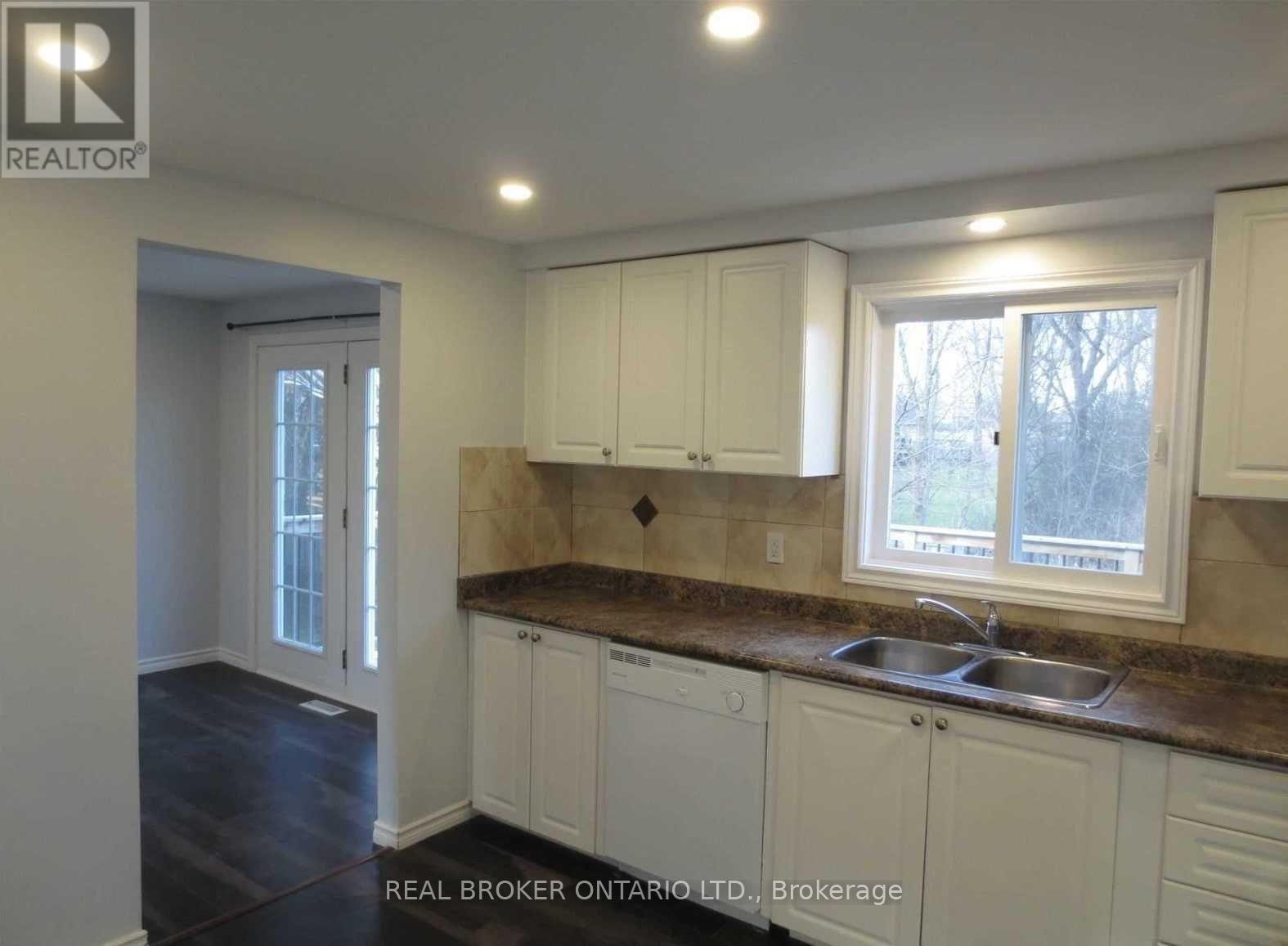 Upper - 18 Chippawa Court, Barrie (North Shore), Ontario  L4M 5N8 - Photo 14 - S13703418