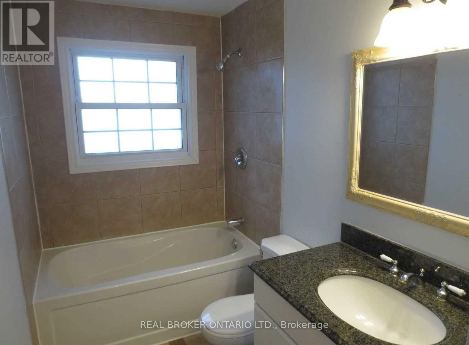 Upper - 18 Chippawa Court, Barrie (North Shore), Ontario  L4M 5N8 - Photo 16 - S13703418