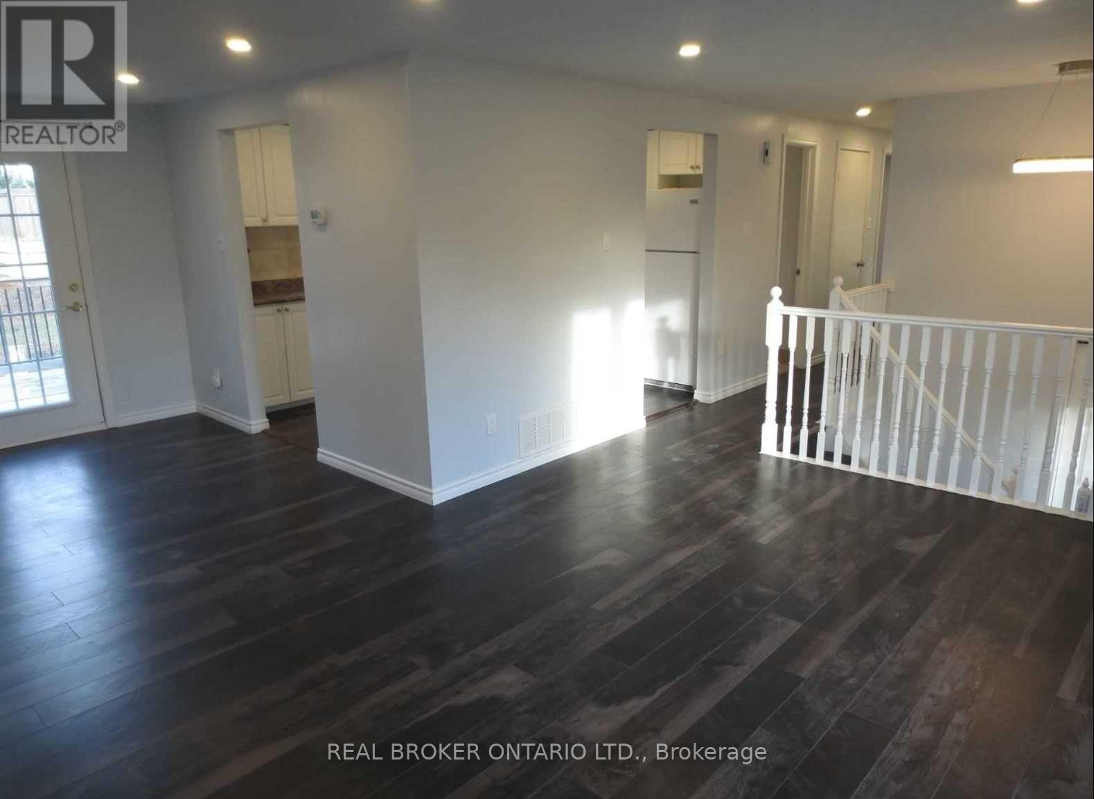 Upper - 18 Chippawa Court, Barrie (North Shore), Ontario  L4M 5N8 - Photo 9 - S13703418