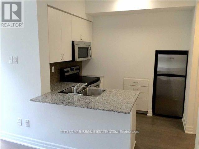 602 - 57 Macaulay Avenue, Toronto, Ontario  M6P 3P2 - Photo 3 - W13703450