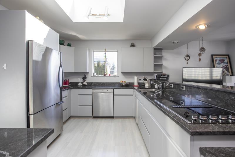 15662 Semiahmoo Avenue, White Rock, British Columbia  V4B 1V4 - Photo 19 - R3140942