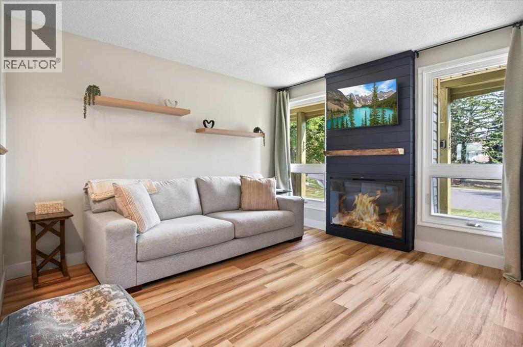 21 Woodhill Court Sw, Calgary, Alberta  T2W 3P1 - Photo 6 - A2335320