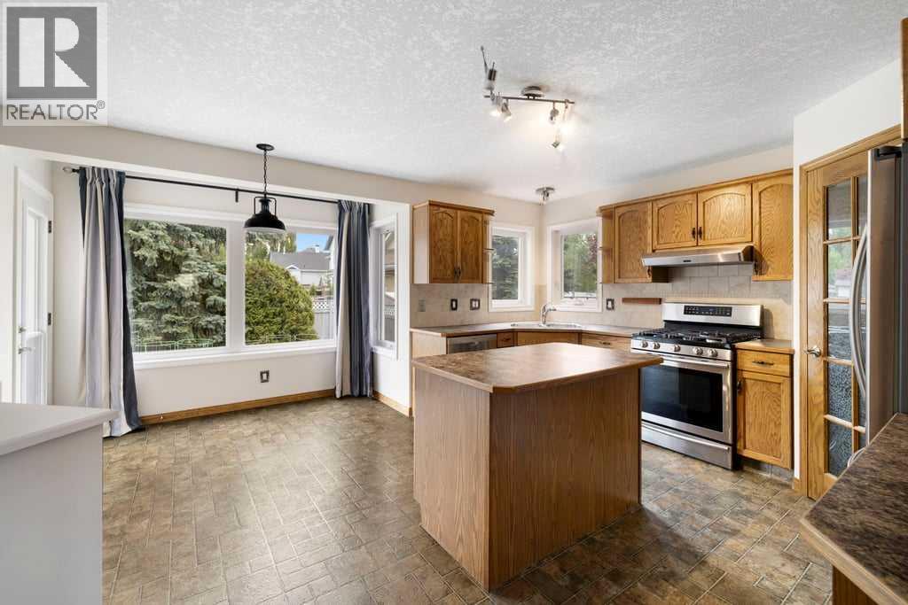 439 Douglas Woods Drive SE, Calgary, Alberta  T2Z 2H1 - Photo 9 - A2314879