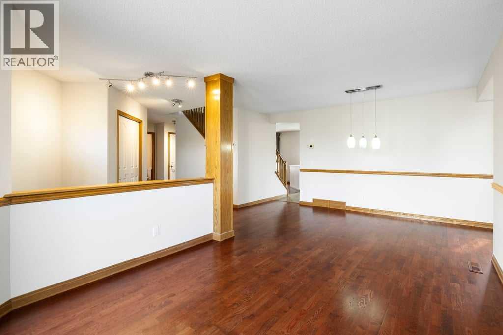 439 Douglas Woods Drive SE, Calgary, Alberta  T2Z 2H1 - Photo 5 - A2314879