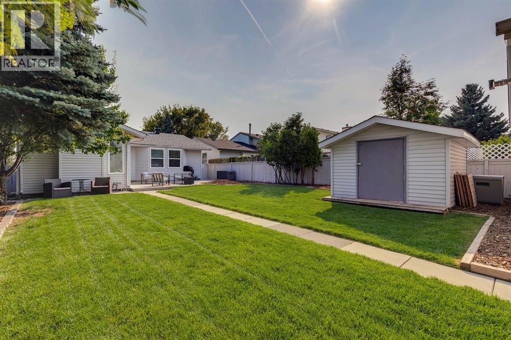 92 Woodford Drive SW, Calgary, Alberta  T2W 4C3 - Photo 3 - A2339414