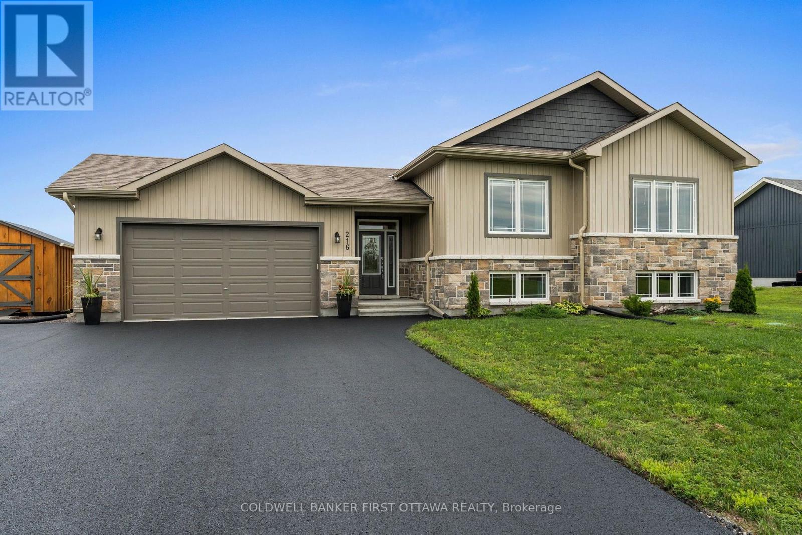216 Owen Lucas Street, Mcnab/braeside, Ontario  K7S 3G8 - Photo 2 - X13670778