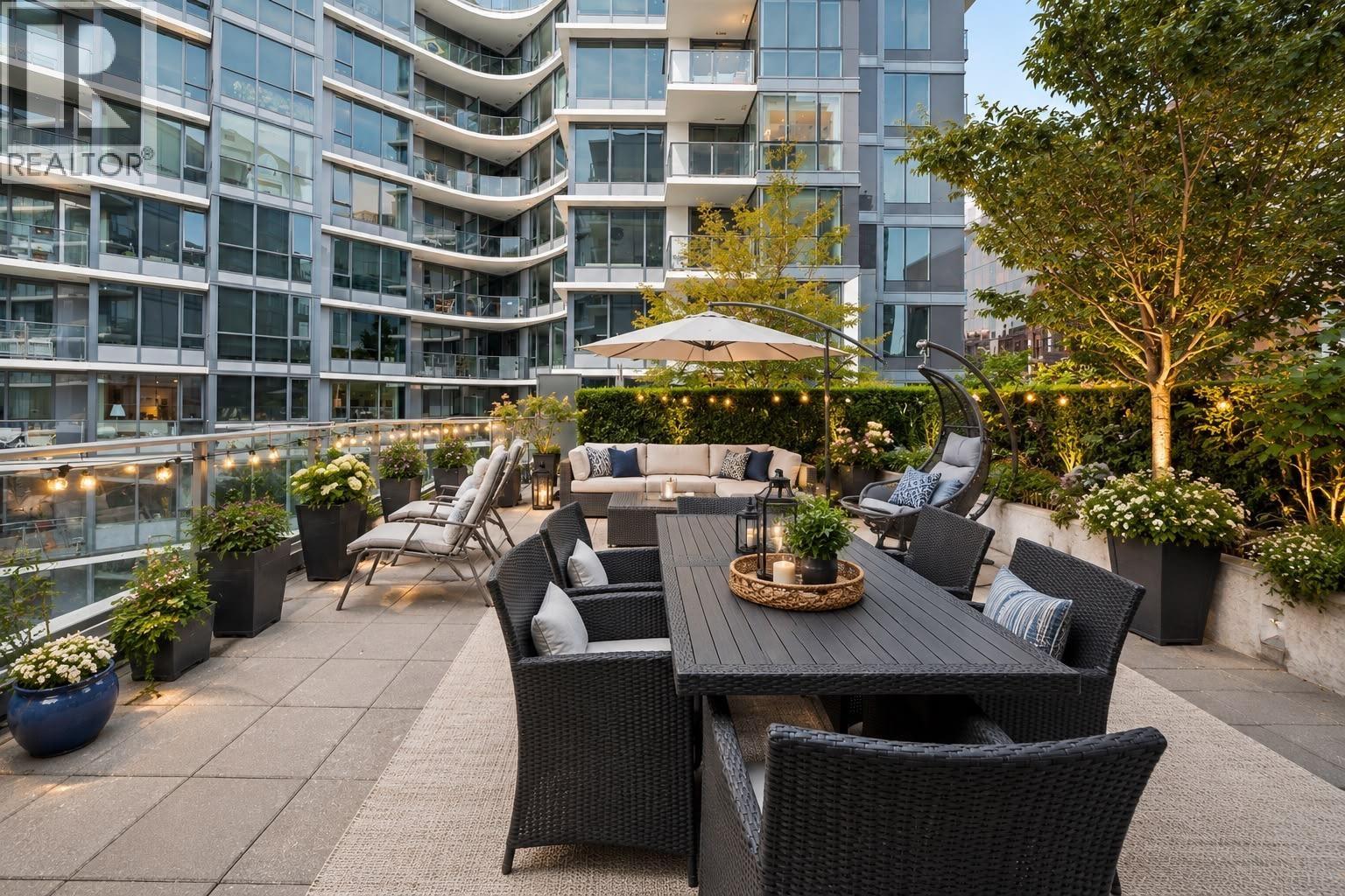 1251 38 SMITHE STREET, Vancouver, British Columbia
