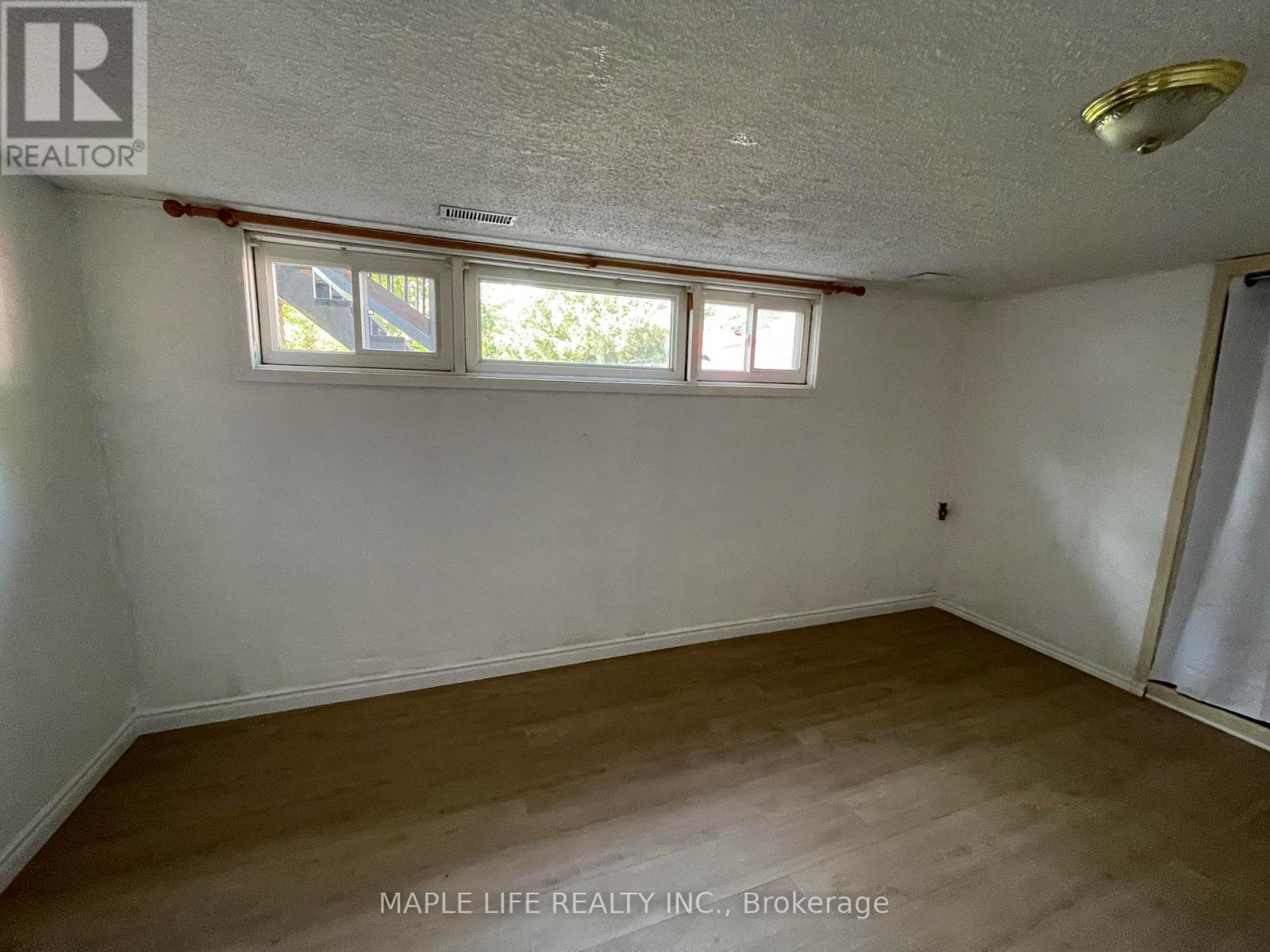 886bsmt Srigley Street, Newmarket, Ontario  L3Y 1X7 - Photo 4 - N13703510