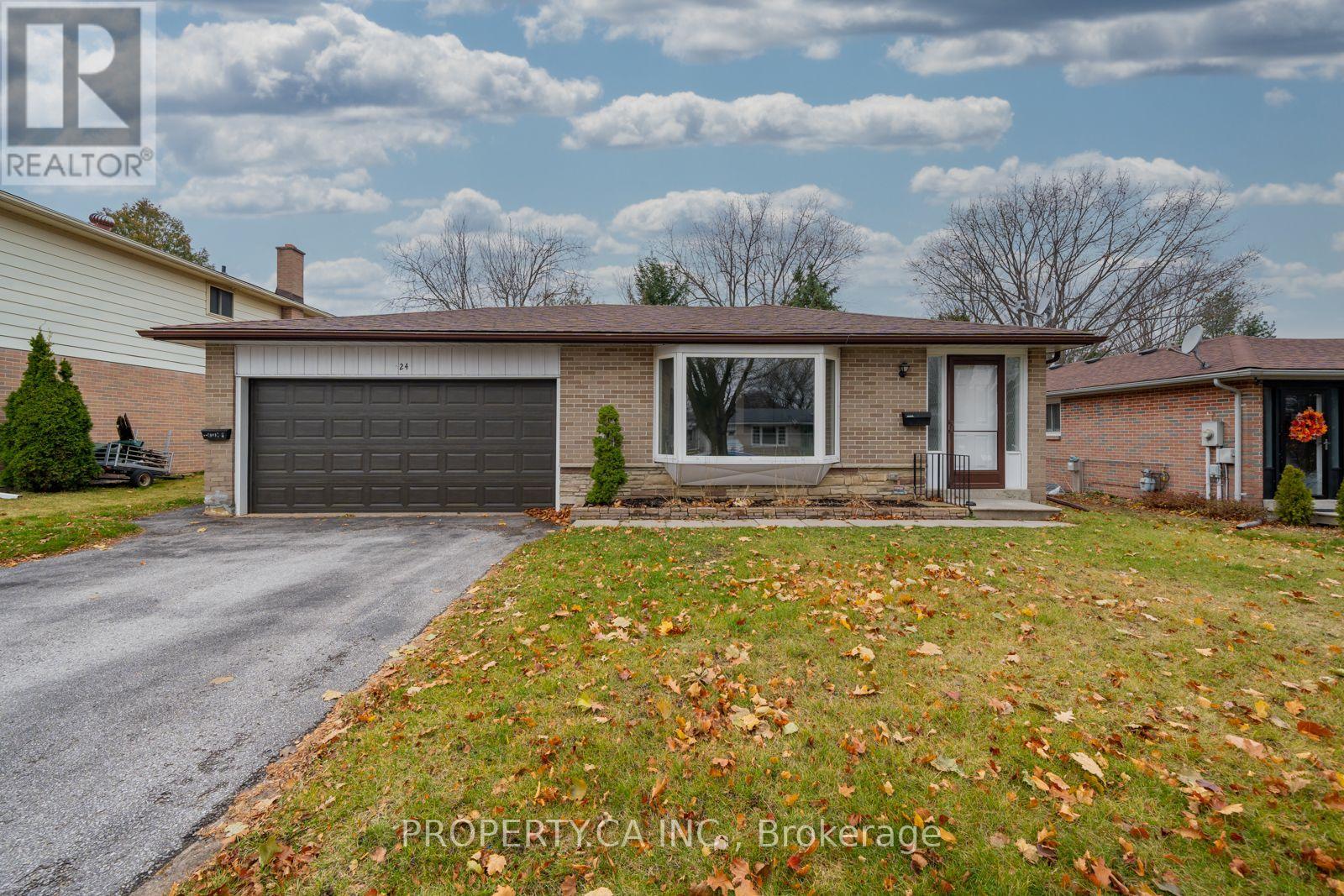 24 Thorncrest Road, Barrie (Allandale Heights), Ontario  L4N 3P9 - Photo 1 - S13703506