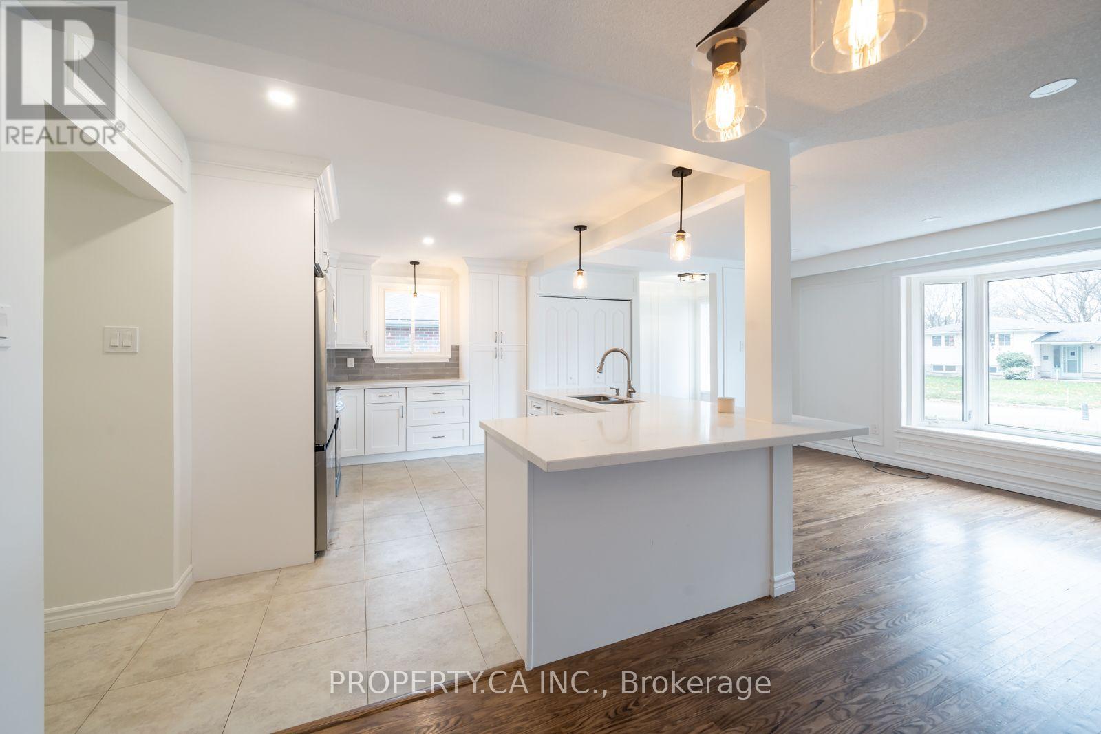 24 Thorncrest Road, Barrie (Allandale Heights), Ontario  L4N 3P9 - Photo 10 - S13703506
