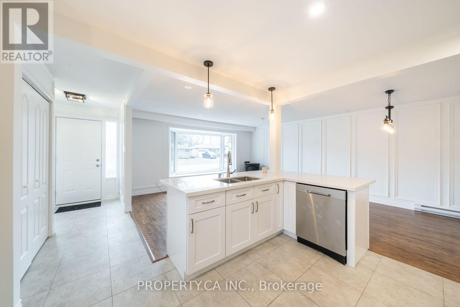24 Thorncrest Road, Barrie (Allandale Heights), Ontario  L4N 3P9 - Photo 13 - S13703506