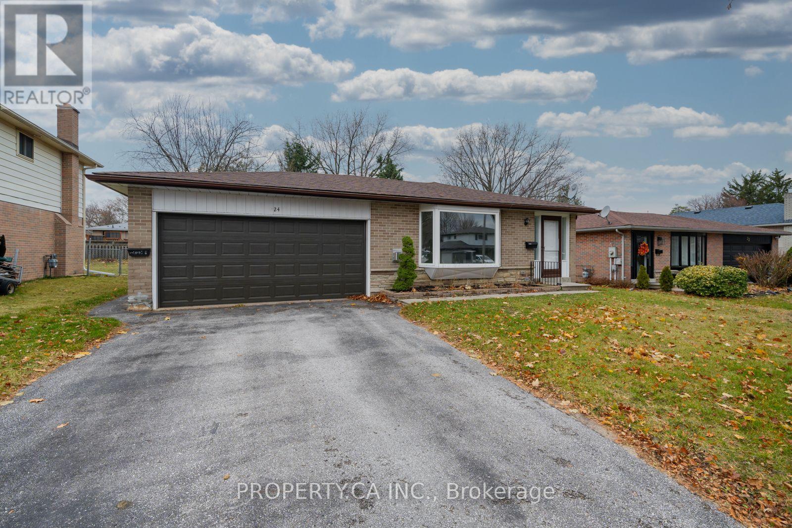 24 Thorncrest Road, Barrie (Allandale Heights), Ontario  L4N 3P9 - Photo 2 - S13703506