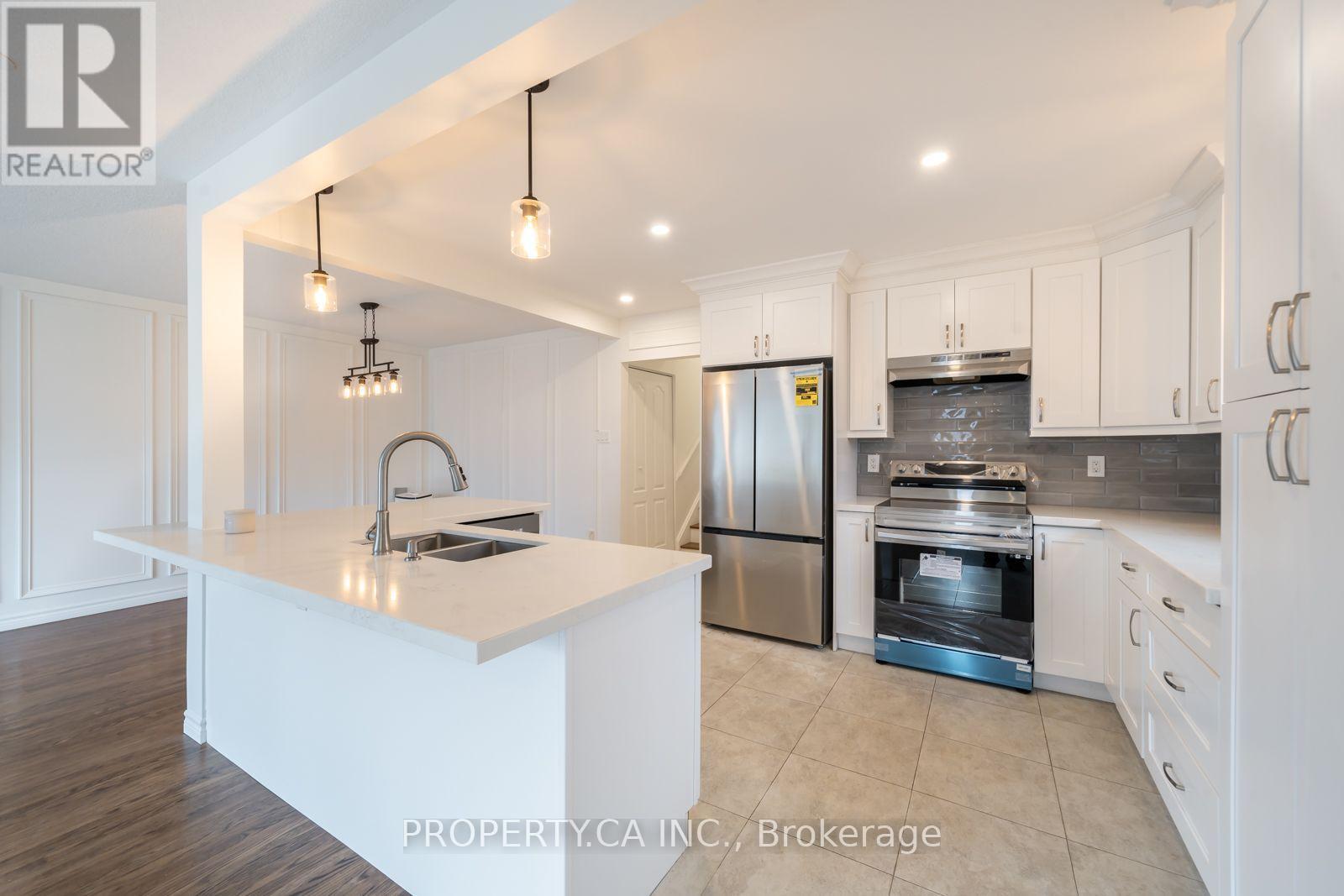 24 Thorncrest Road, Barrie (Allandale Heights), Ontario  L4N 3P9 - Photo 4 - S13703506